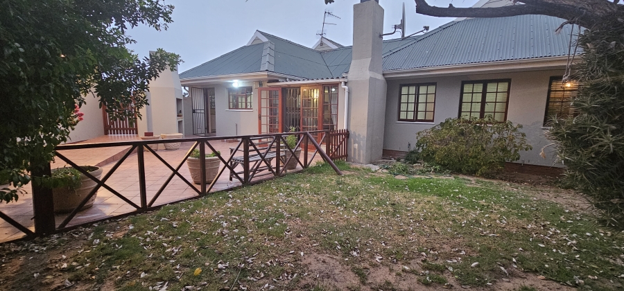 3 Bedroom Property for Sale in Middedorp Western Cape